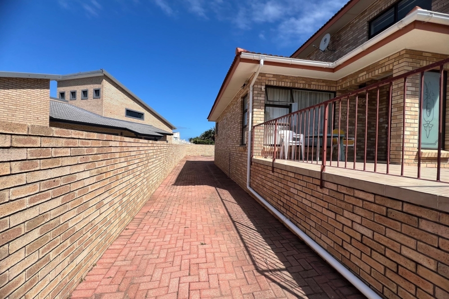 3 Bedroom Property for Sale in Wavecrest Eastern Cape